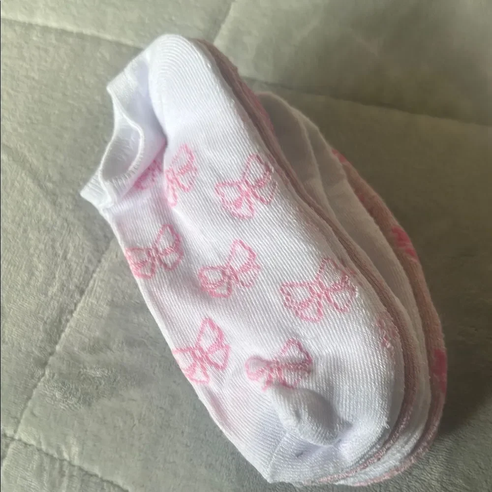 P.J. Salvage 🎀 6 Pairs of No Show Socks!